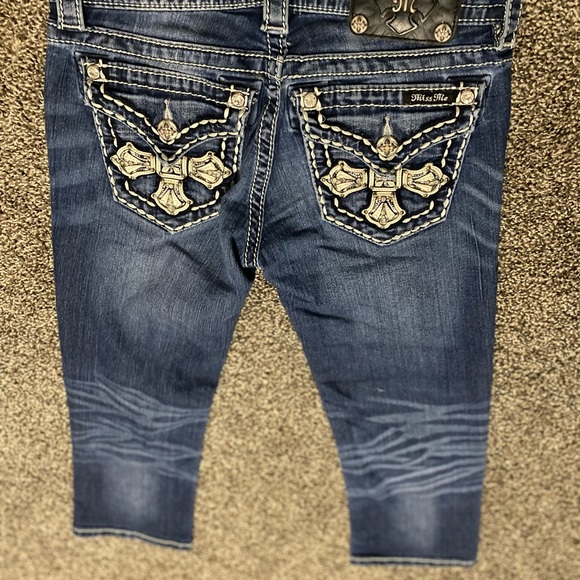 Miss Me Cuffed Capris Size 25 - Picture 3 of 8